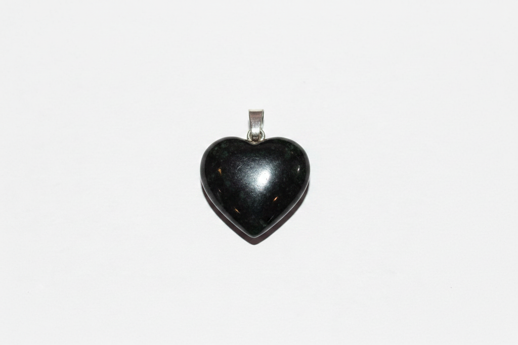 Dije corazón de jade negro con plata 925 guatemalteca - Ixchel